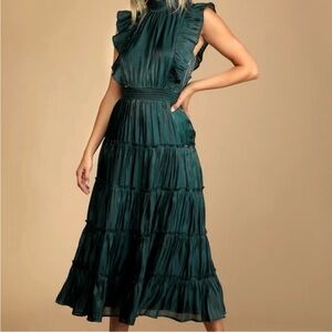 NWT Lulu's Emerald Green Tiered Mock
Neck Midi Dress Size Small